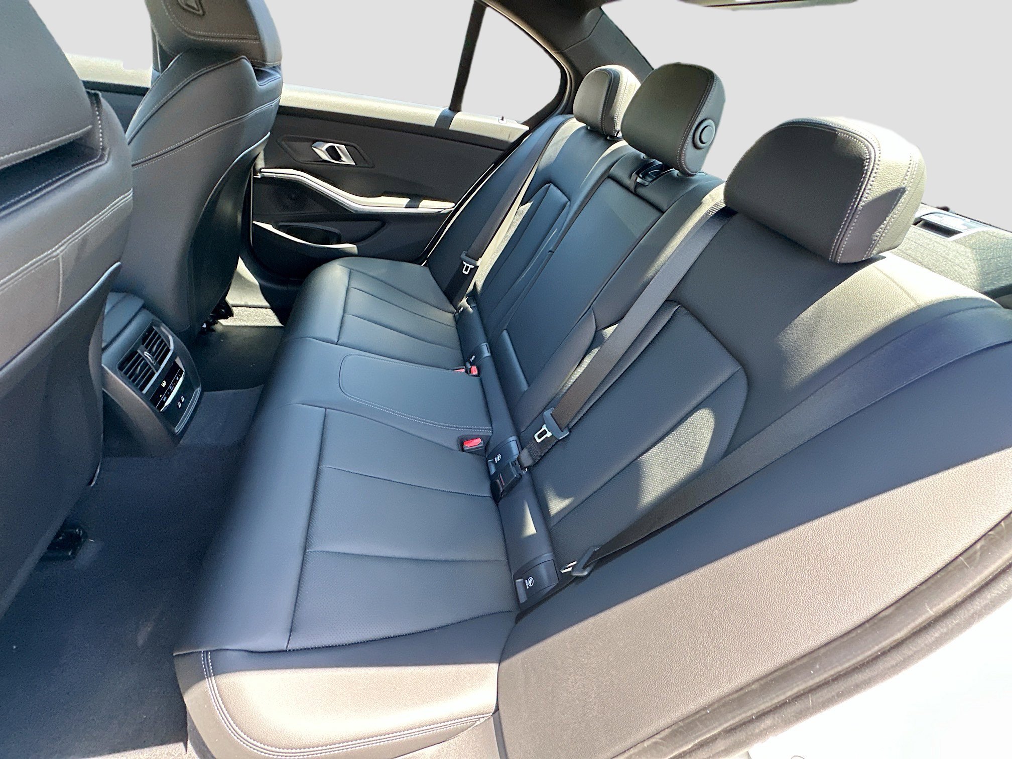 New 2026 Alpine White BMW 330i image 18