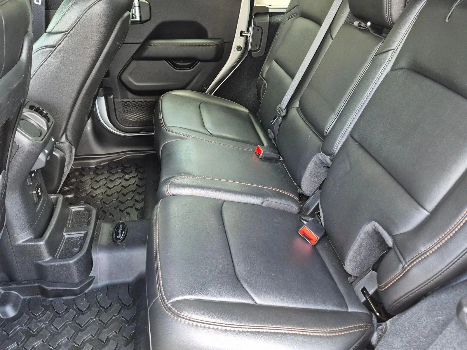 Used 2022 Silver Zynith Clearcoat Jeep Unlimited Rubicon 392 image 17