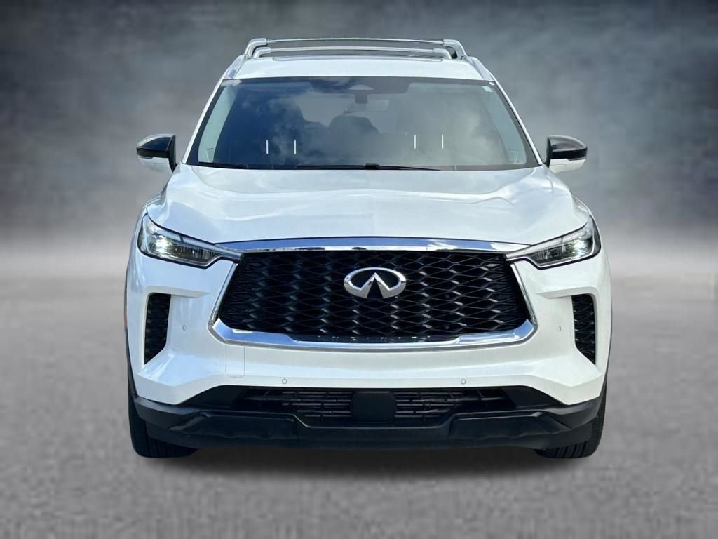 Used 2025 White INFINITI LUXE image 9