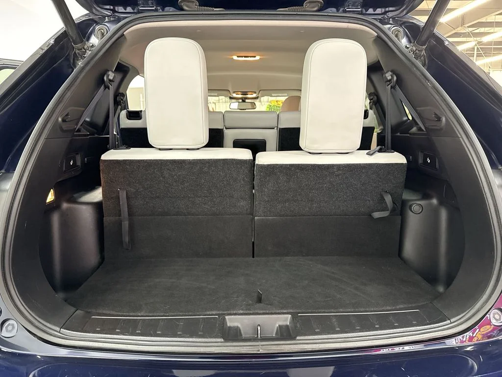 Used 2022  Mitsubishi SEL image 37
