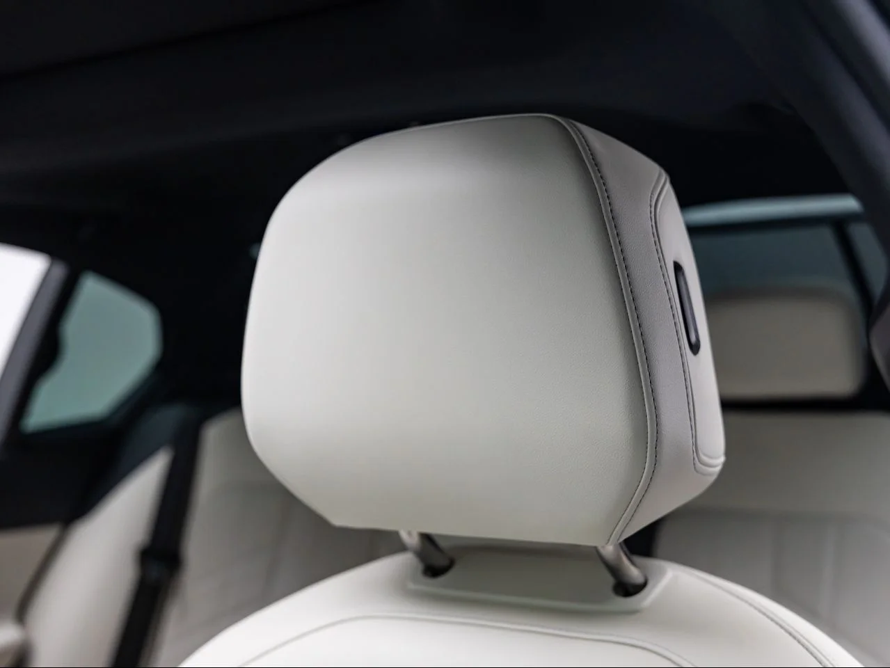 Used 2024 Mineral White Metallic BMW xDrive image 16