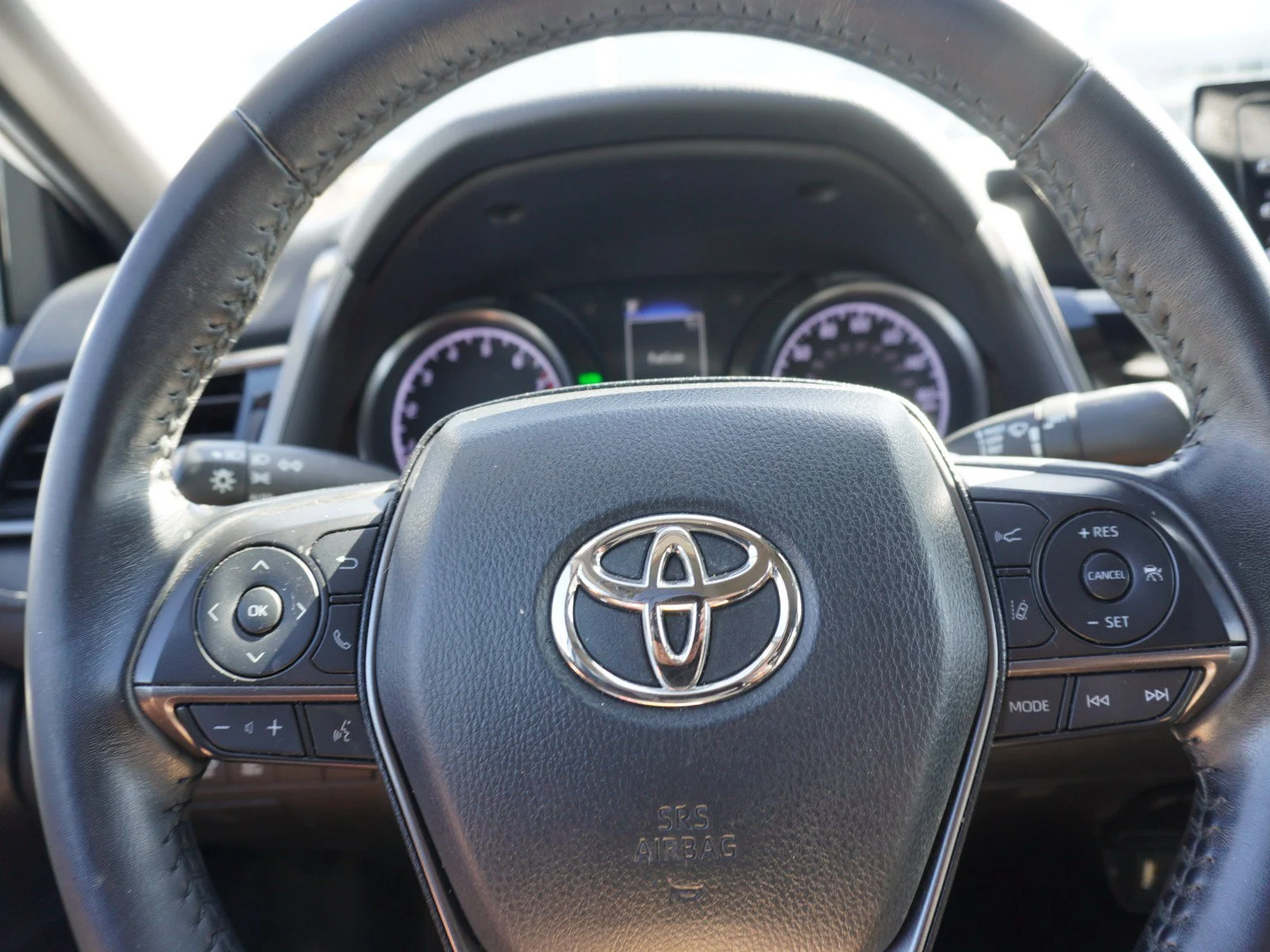 Used 2022 White Toyota SE image 21
