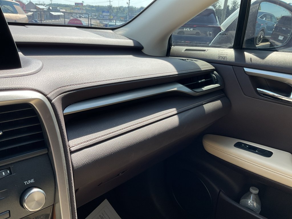 Used 2020 Eminent White Pearl Lexus  image 28