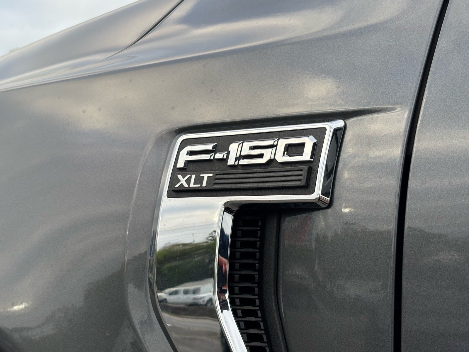 Used 2025 Gray Ford XLT image 5