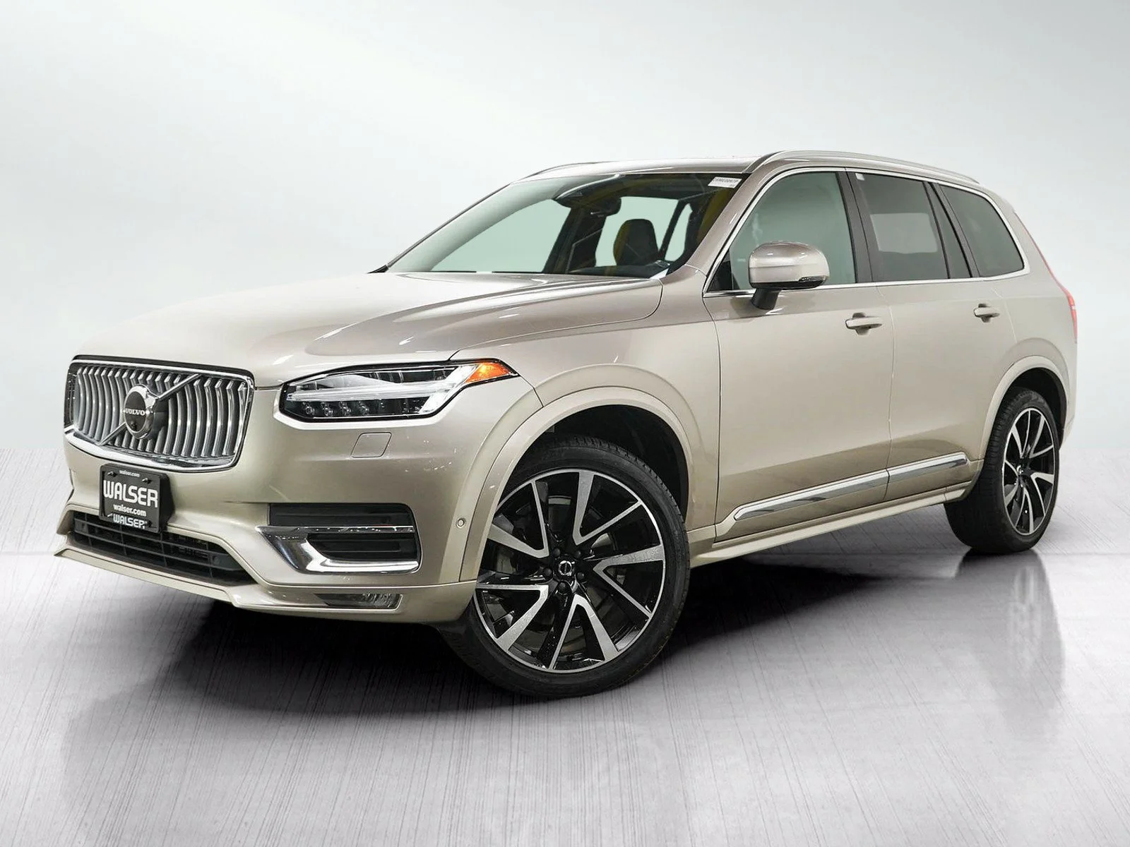 Used 2023 Dusk Metallic Volvo Plus image 1