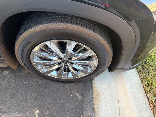 Used 2025  Toyota Platinum image 9