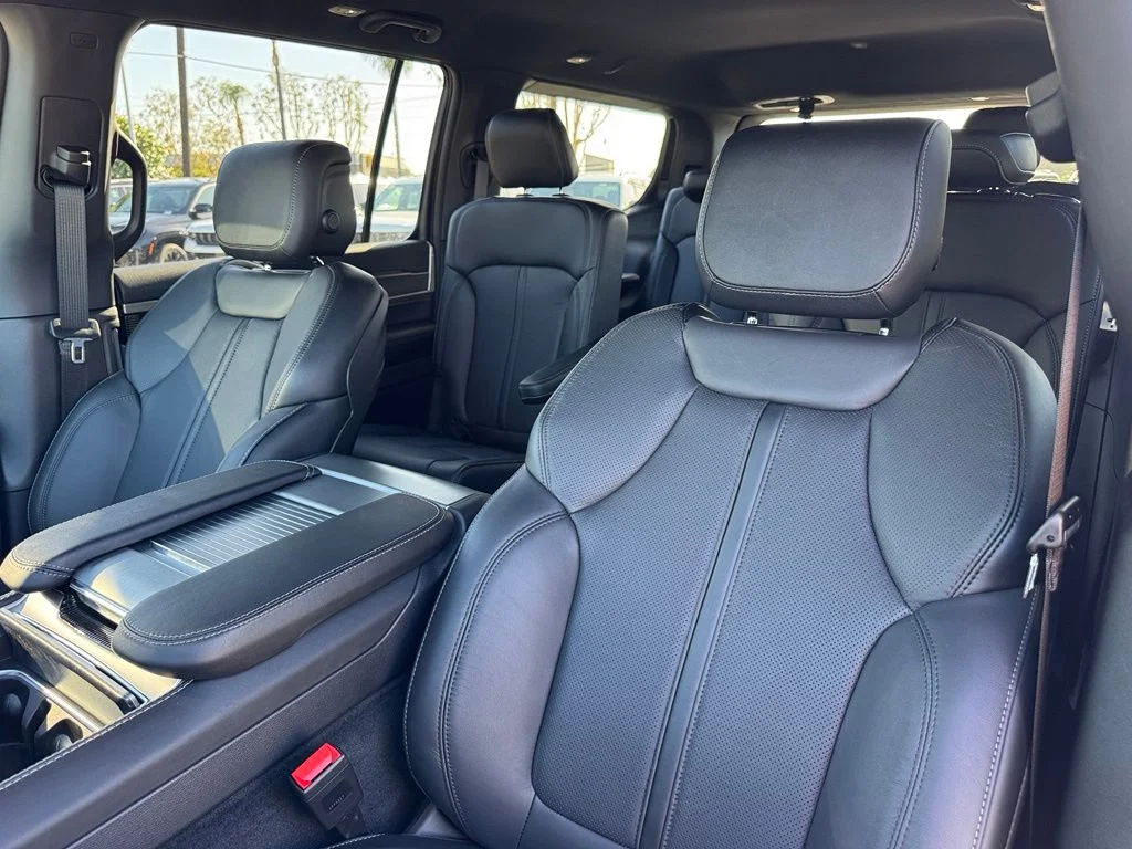 New 2026 Baltic-Gray Metallic Clear-Coat Exterior Paint Jeep Limited Altitude image 20