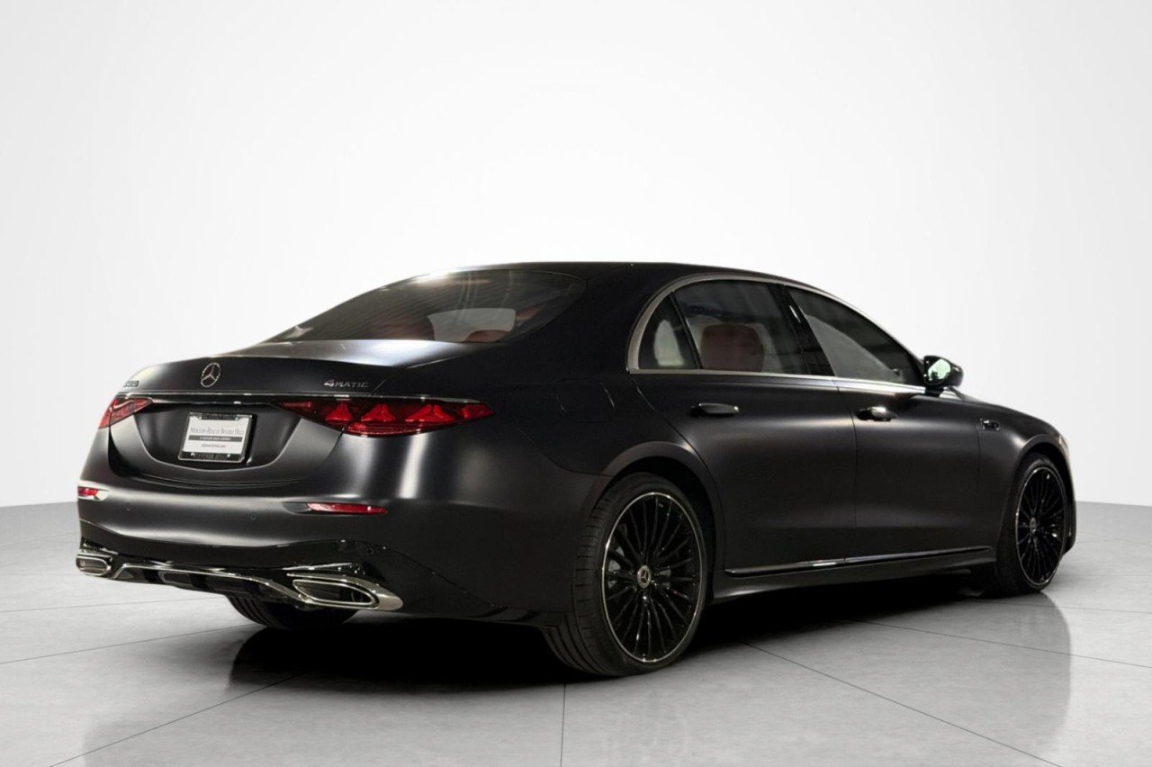 New 2027 MANUFAKTUR Night Black Magno Mercedes-Benz S 580 4MATIC® Sedan image 5
