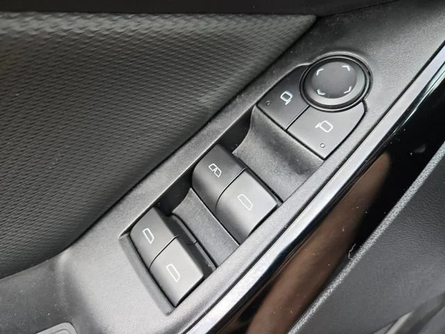 Used 2025 Mosaic Black Metallic Chevrolet LT image 37
