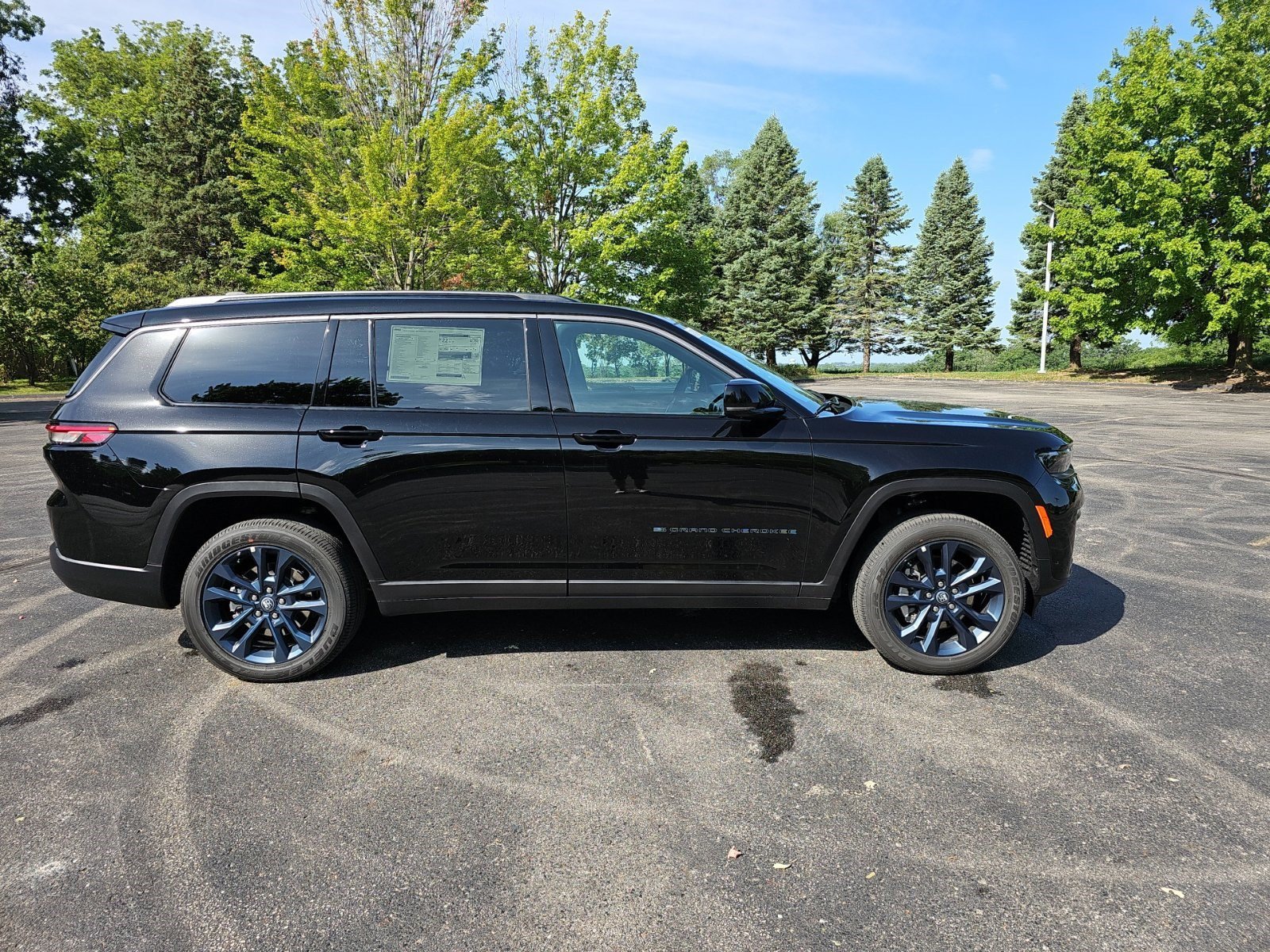 New 2026 Diamond Black Crystal Pearlcoat Jeep 85th Anniversary Edition image 6