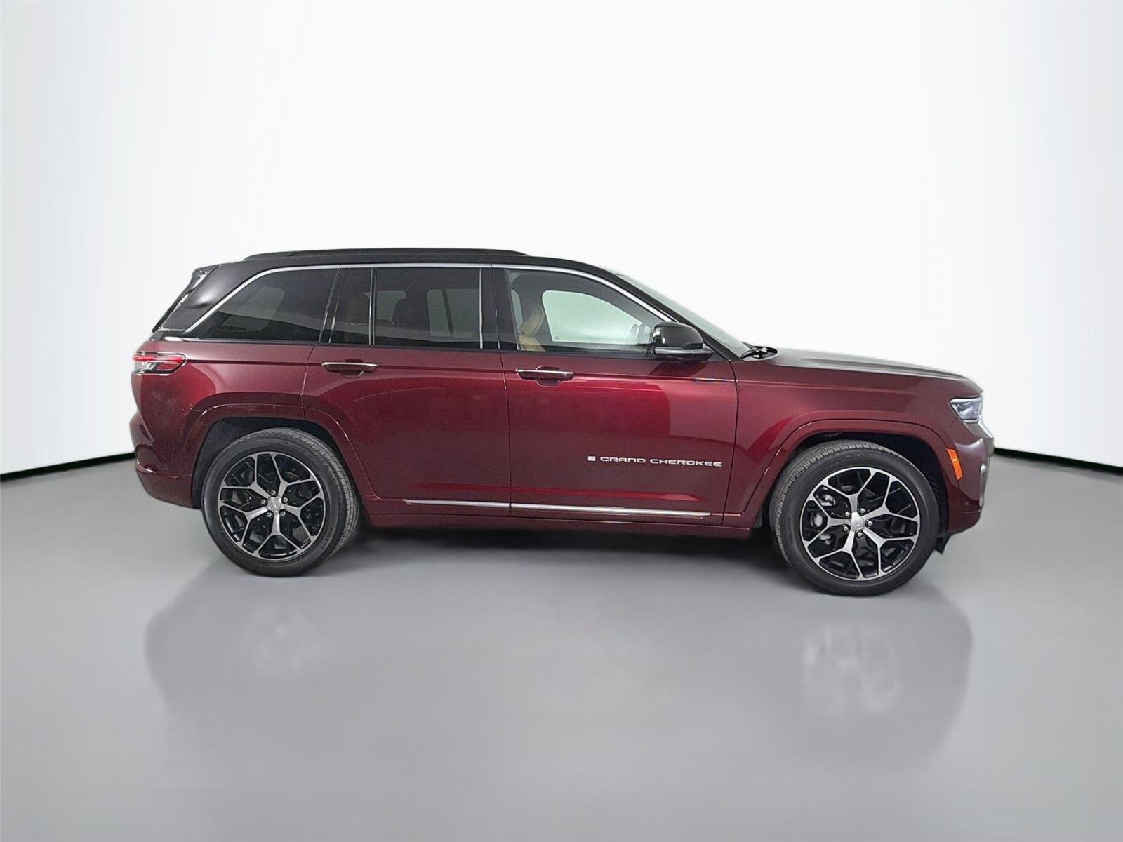 Used 2025 Velvet Red Pearlcoat Jeep Summit Reserve image 8