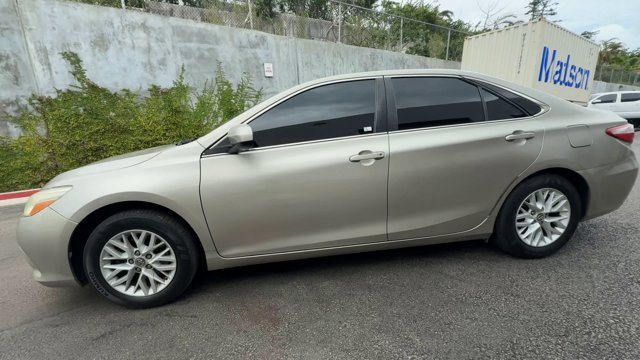 Used 2016  Toyota  image 8