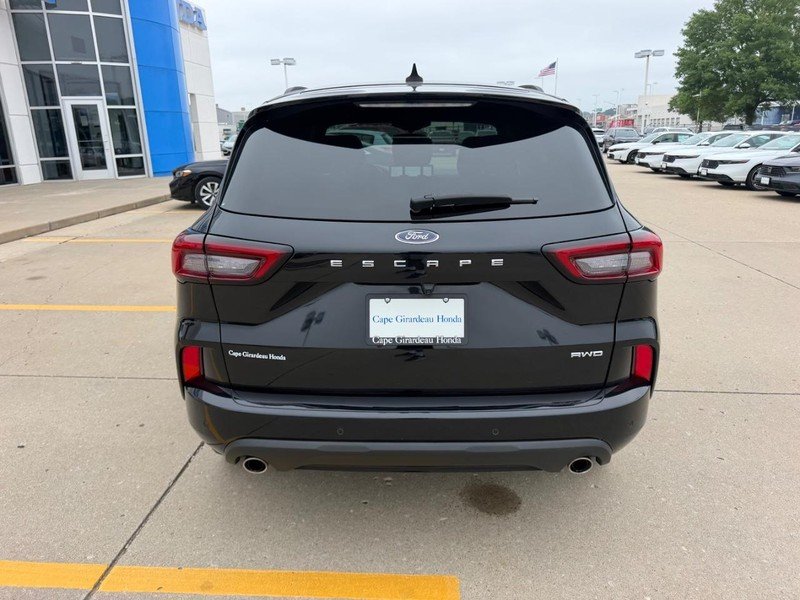 Used 2023 Agate Black Metallic Ford ST-Line Select image 3