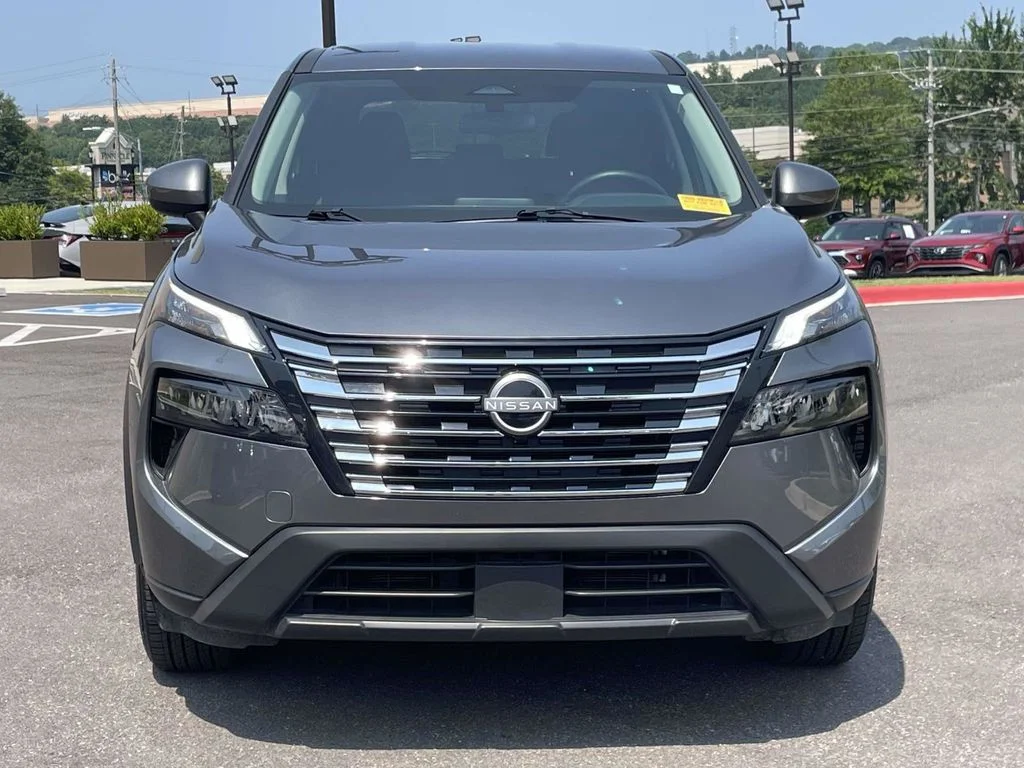Used 2025 Gray Nissan SV image 8