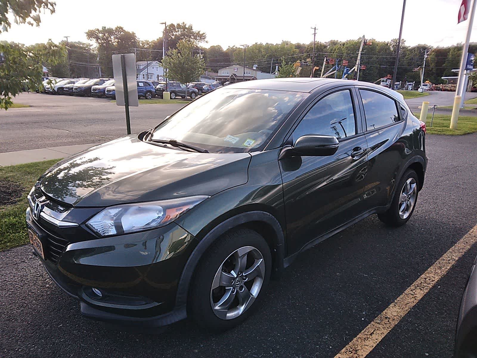 Used 2017  Honda EX image 1