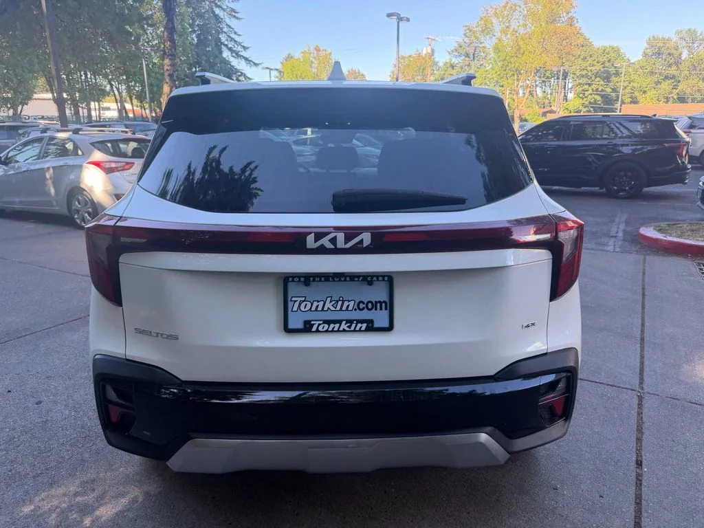 Used 2024 Snow White Pearl Kia SX image 5