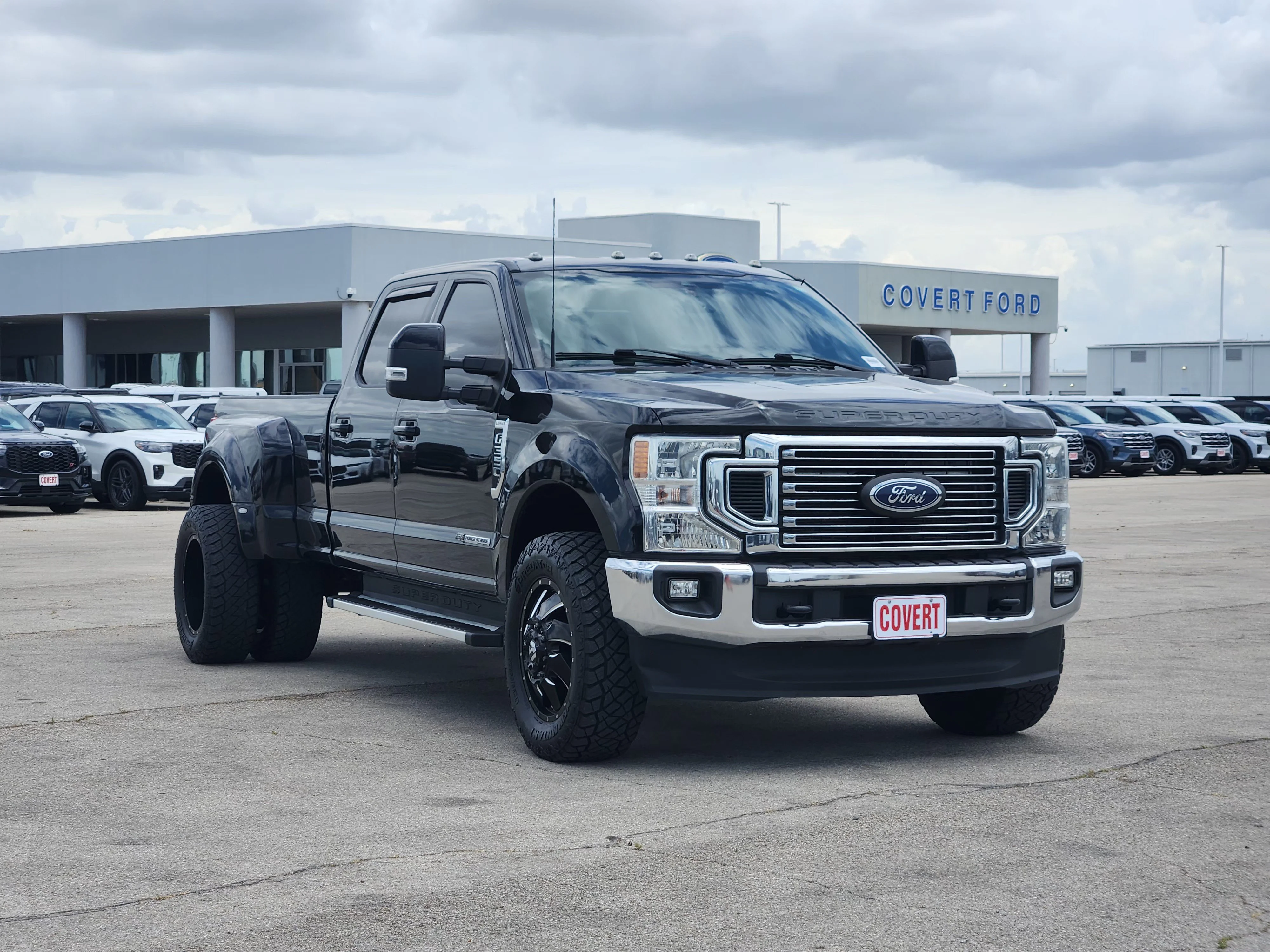 Used 2022  Ford XL image 3