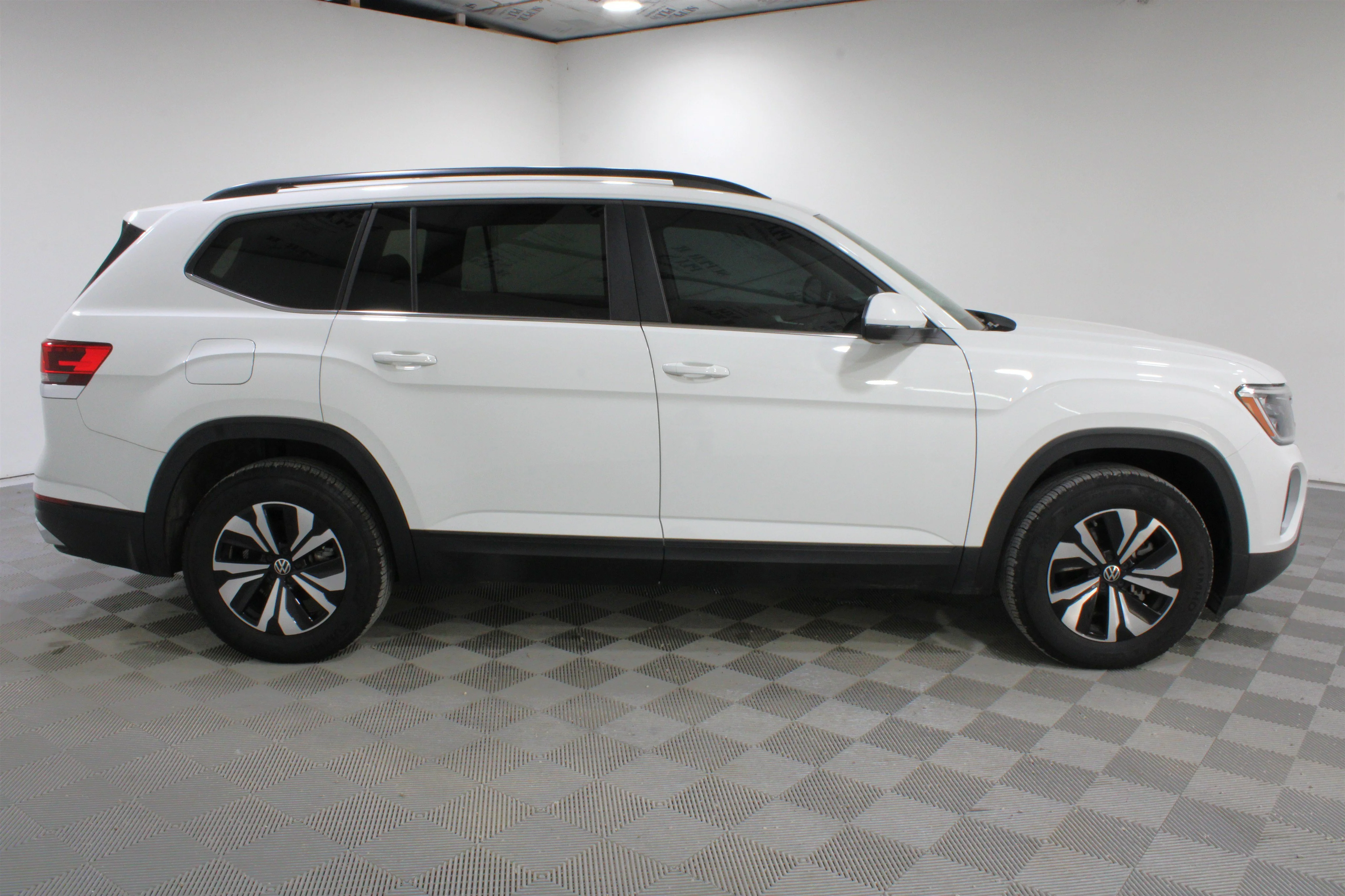 2025 Volkswagen Atlas SE - Photo 28