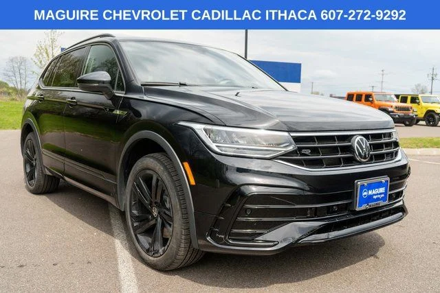Used 2024 Black Volkswagen 2.0T SE R-Line Black image 4