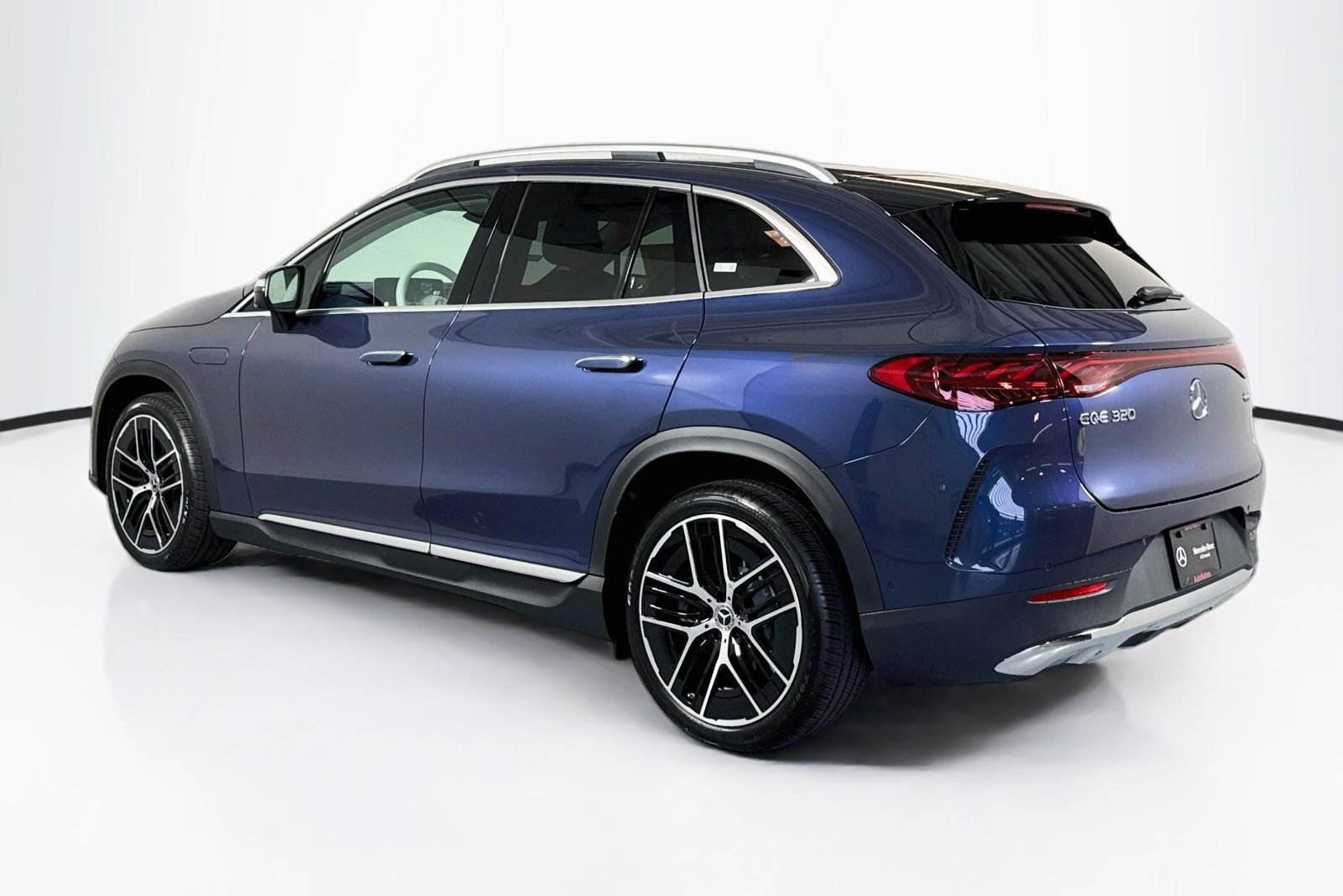 New 2027 Twilight Blue Metallic Mercedes-Benz EQE 320 image 7