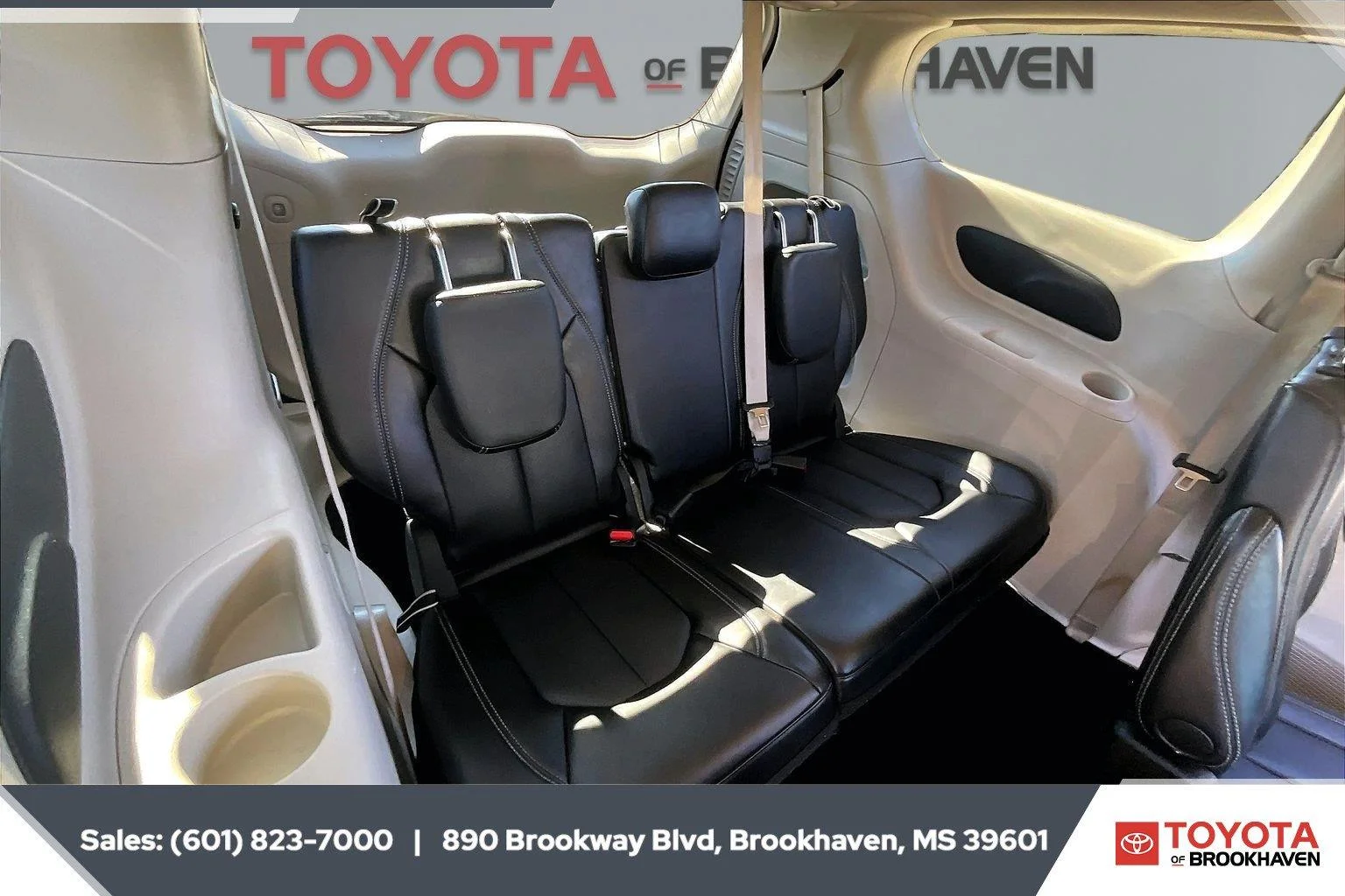 Used 2024 Silver Mist Clearcoat Chrysler Touring L image 21