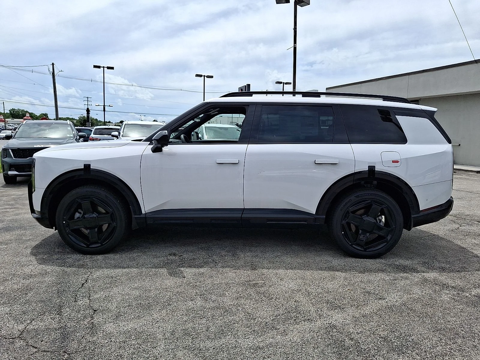 New 2027 White Kia X-Line SX-Prestige image 5