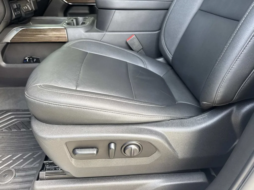 Used 2021 White Chevrolet RST image 33