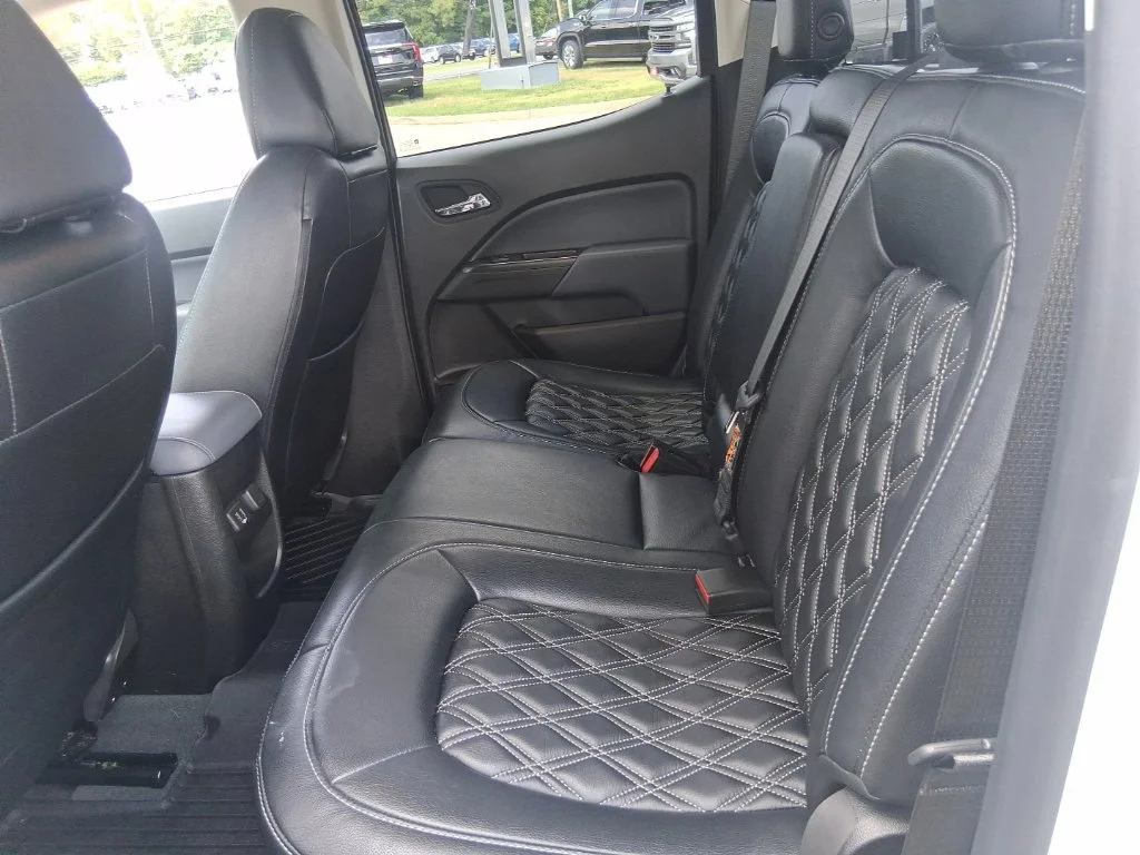 Used 2022 White Chevrolet Z71 image 15