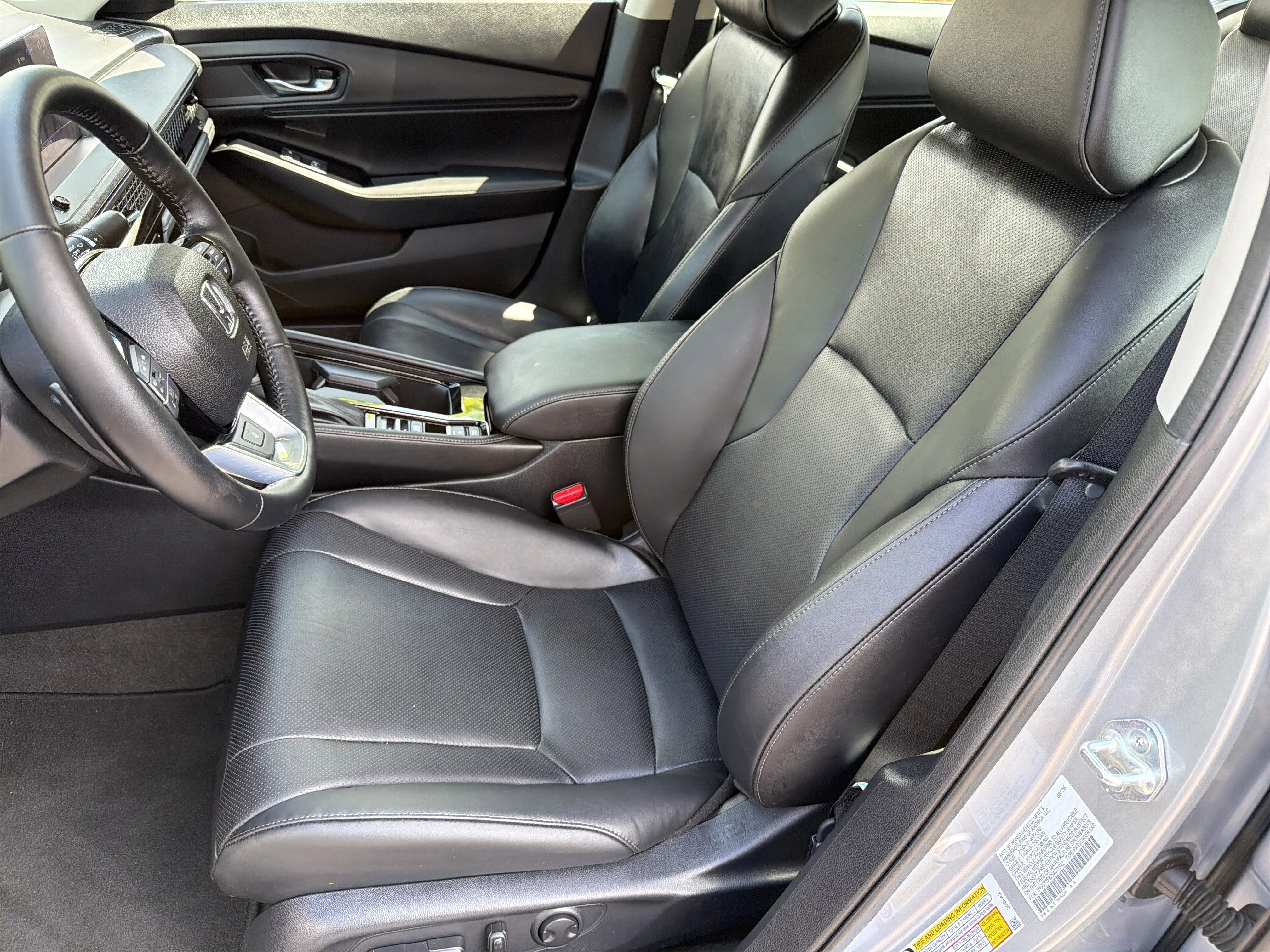 Certified Used 2025 Solar Silver Metallic Honda Touring image 14