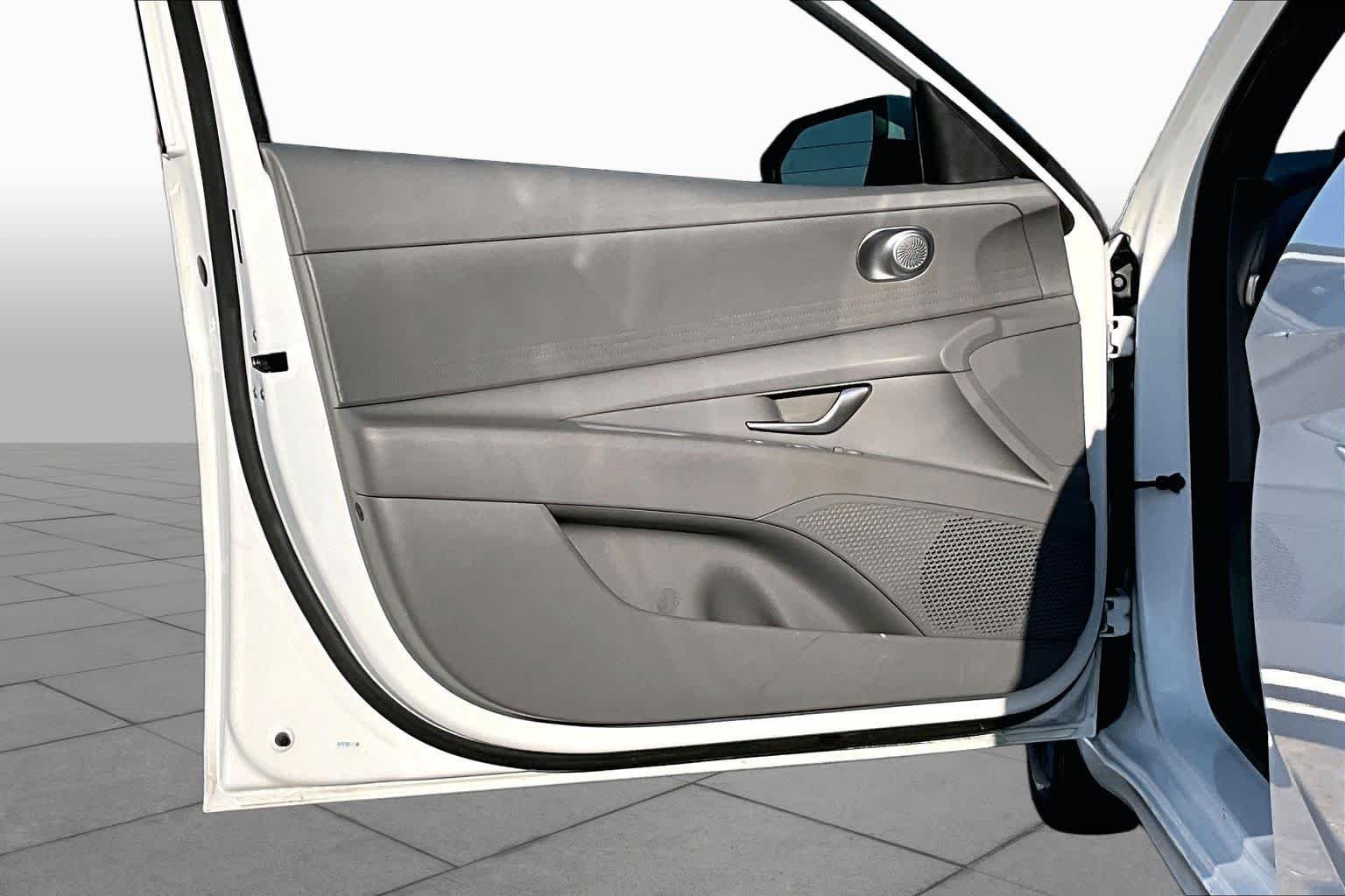 Used 2022 Quartz White Hyundai SEL image 20