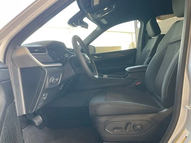 Used 2025 Silver Jeep Laredo image 19