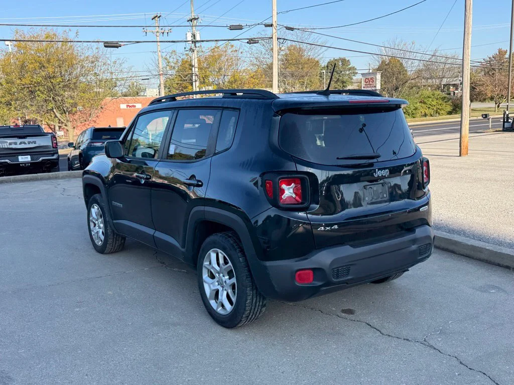 Used 2017 Black Jeep Latitude image 8