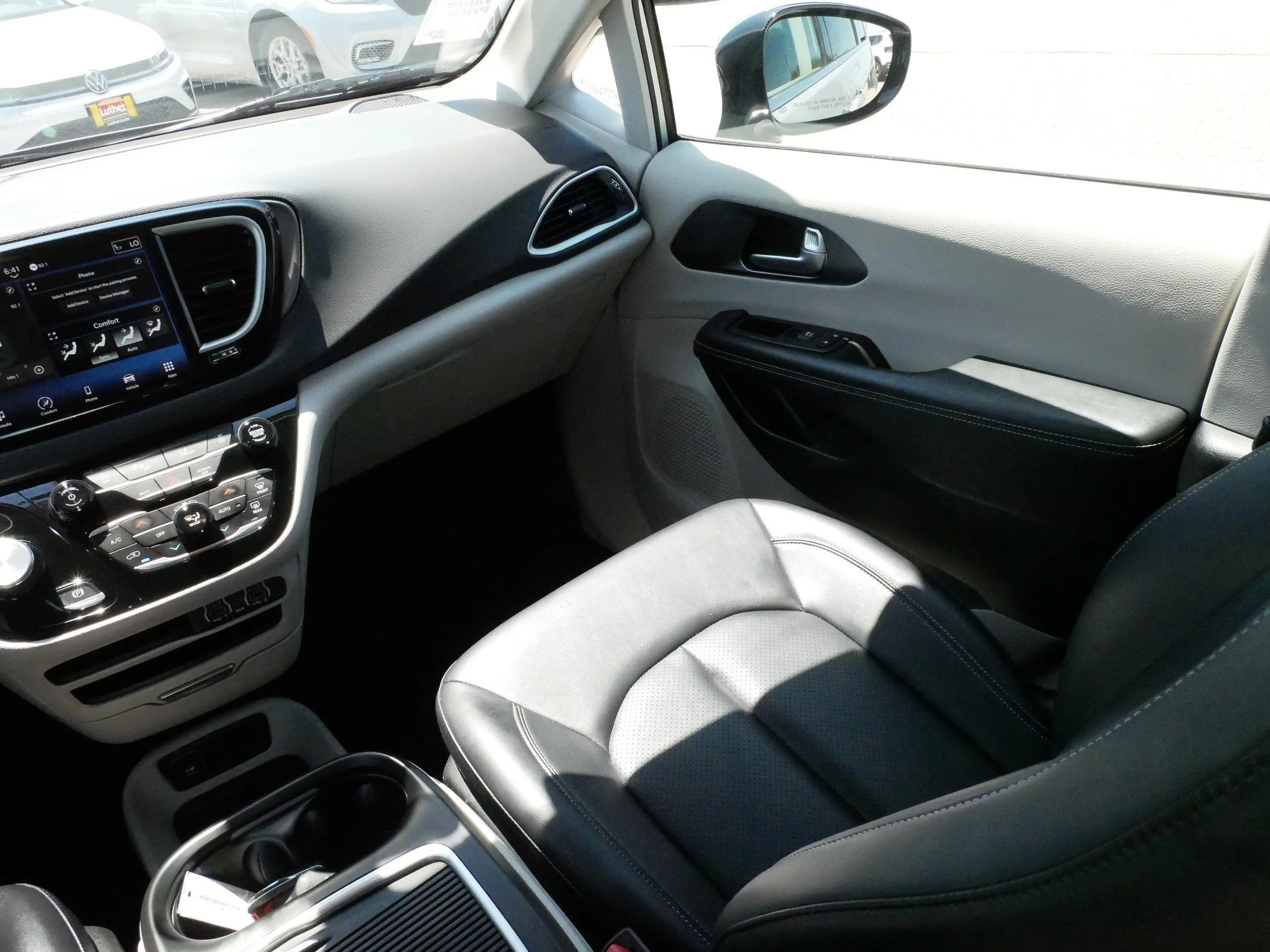 Used 2024 Silver Mist Clearcoat Chrysler Touring L image 11
