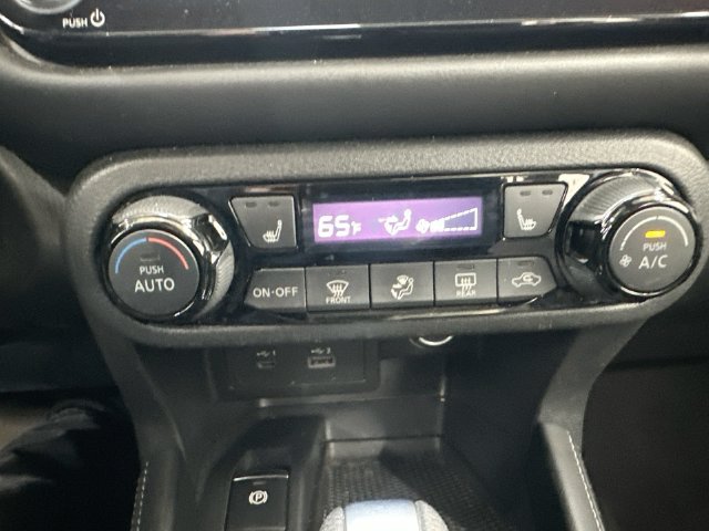 Used 2022 White Nissan SR image 17