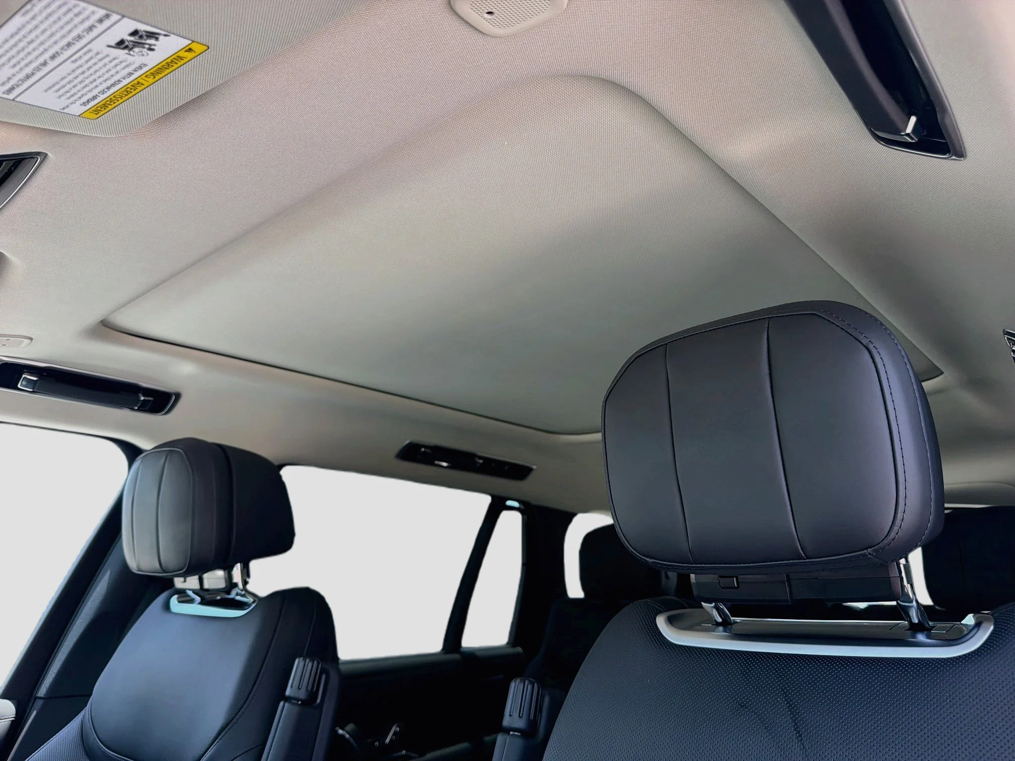 New 2026 Fuji White Land Rover SE image 28