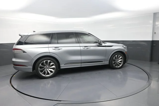 Used 2022 Silver Lincoln Grand Touring image 25