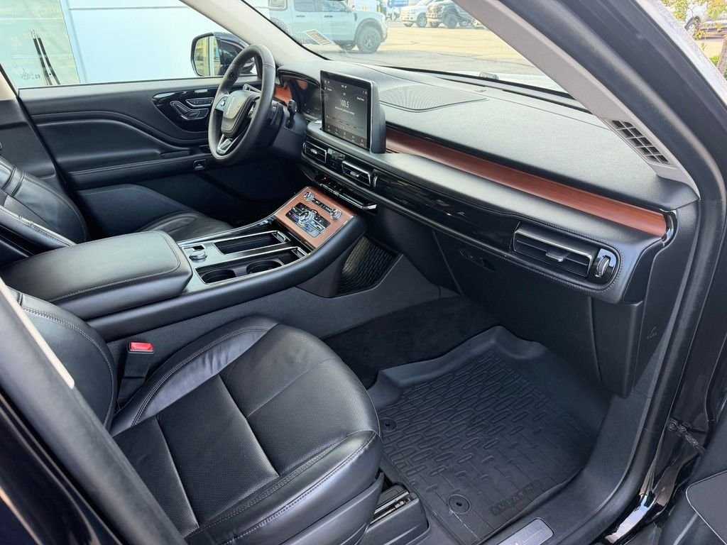 Used 2020 Black Metallic Lincoln Reserve image 23
