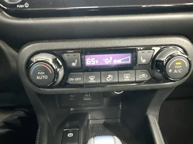 Used 2022 White Nissan SR image 17