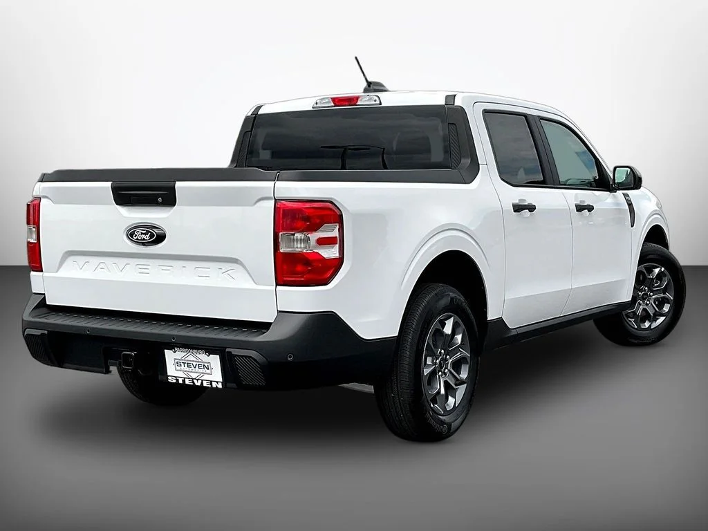 New 2026 Oxford White Ford XLT image 15