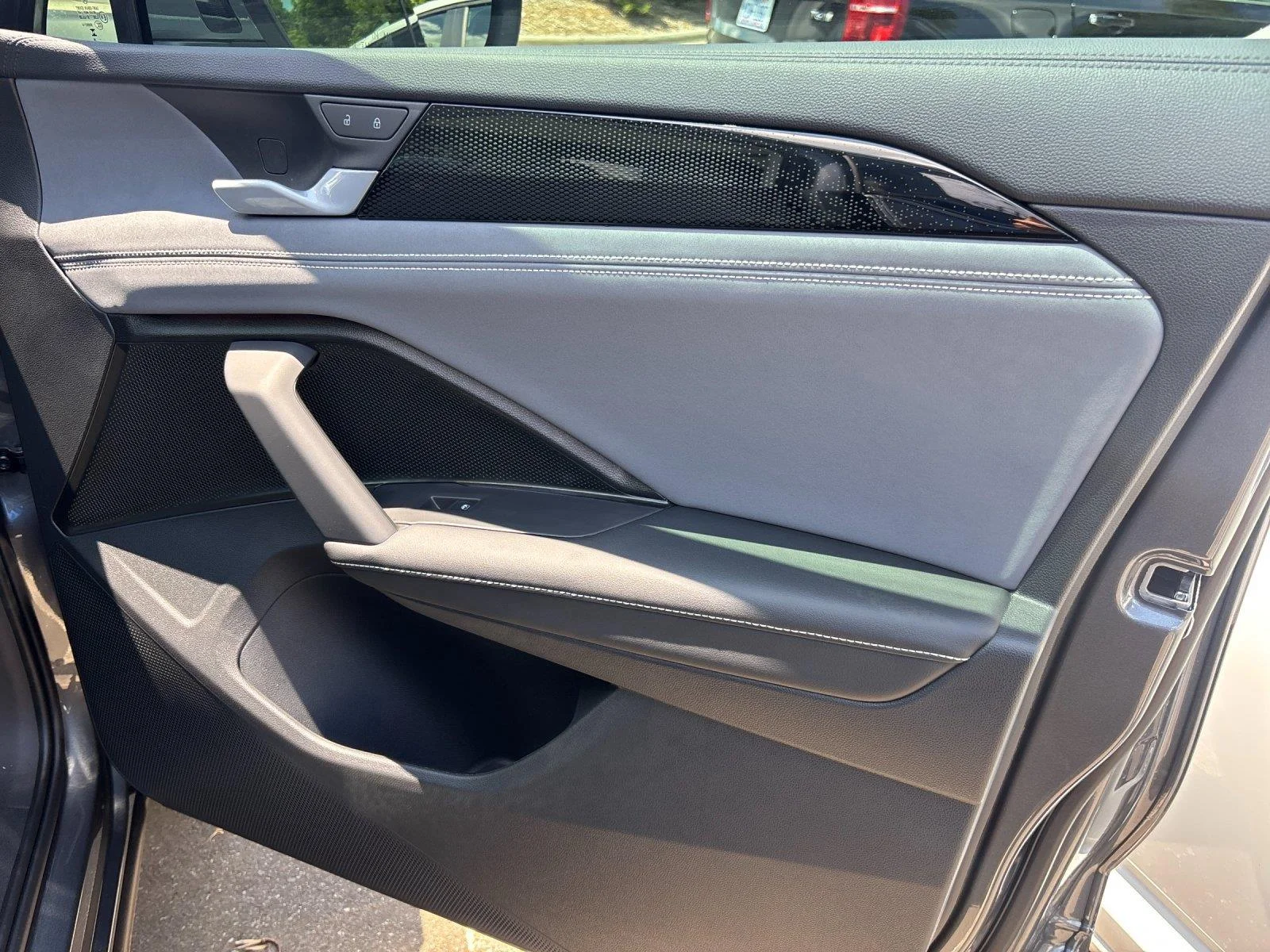 New 2026 platinum gray metallic Volkswagen SE image 38