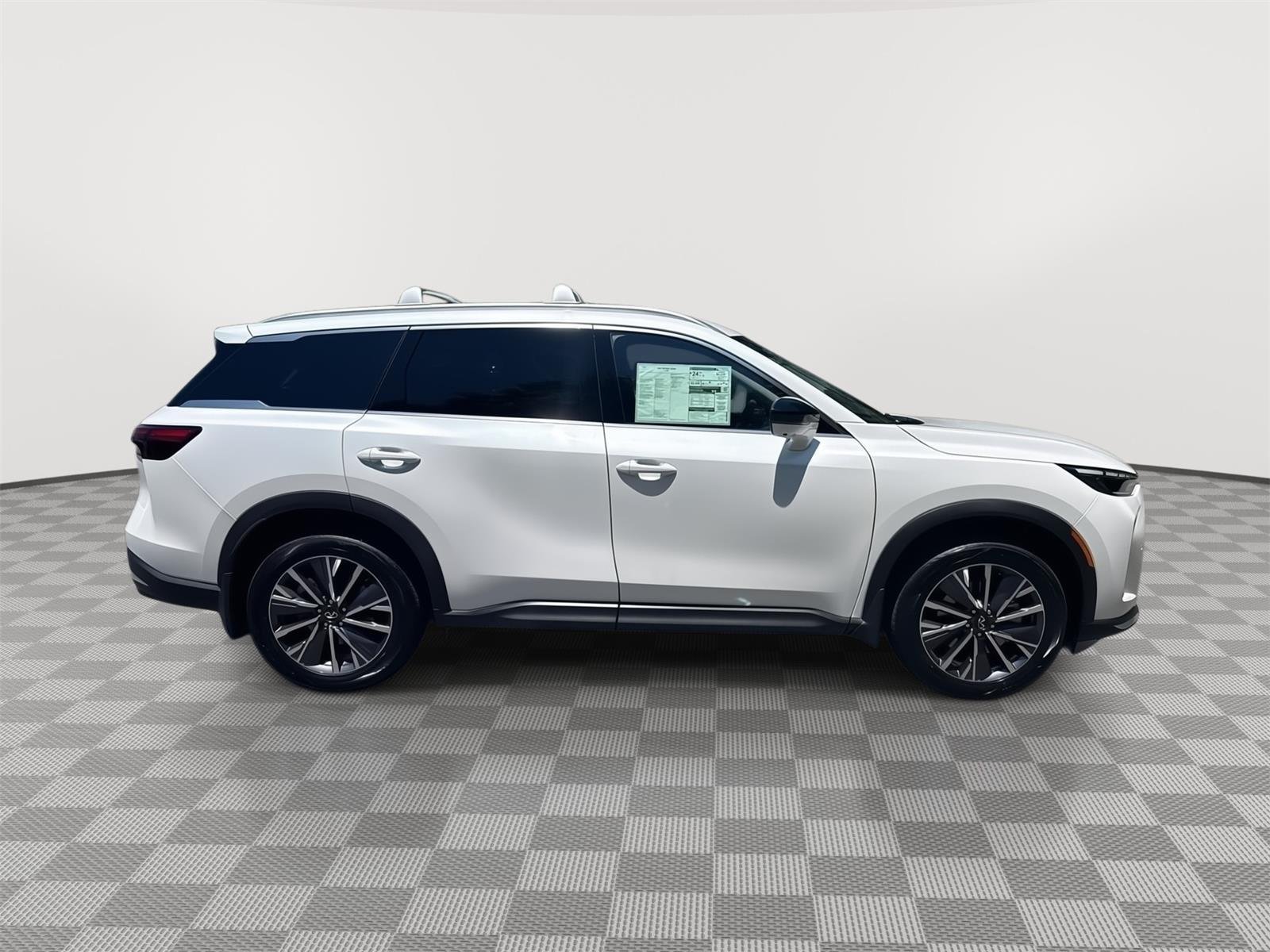 New 2027 RADIANT WHITE INFINITI Luxe FWD image 5