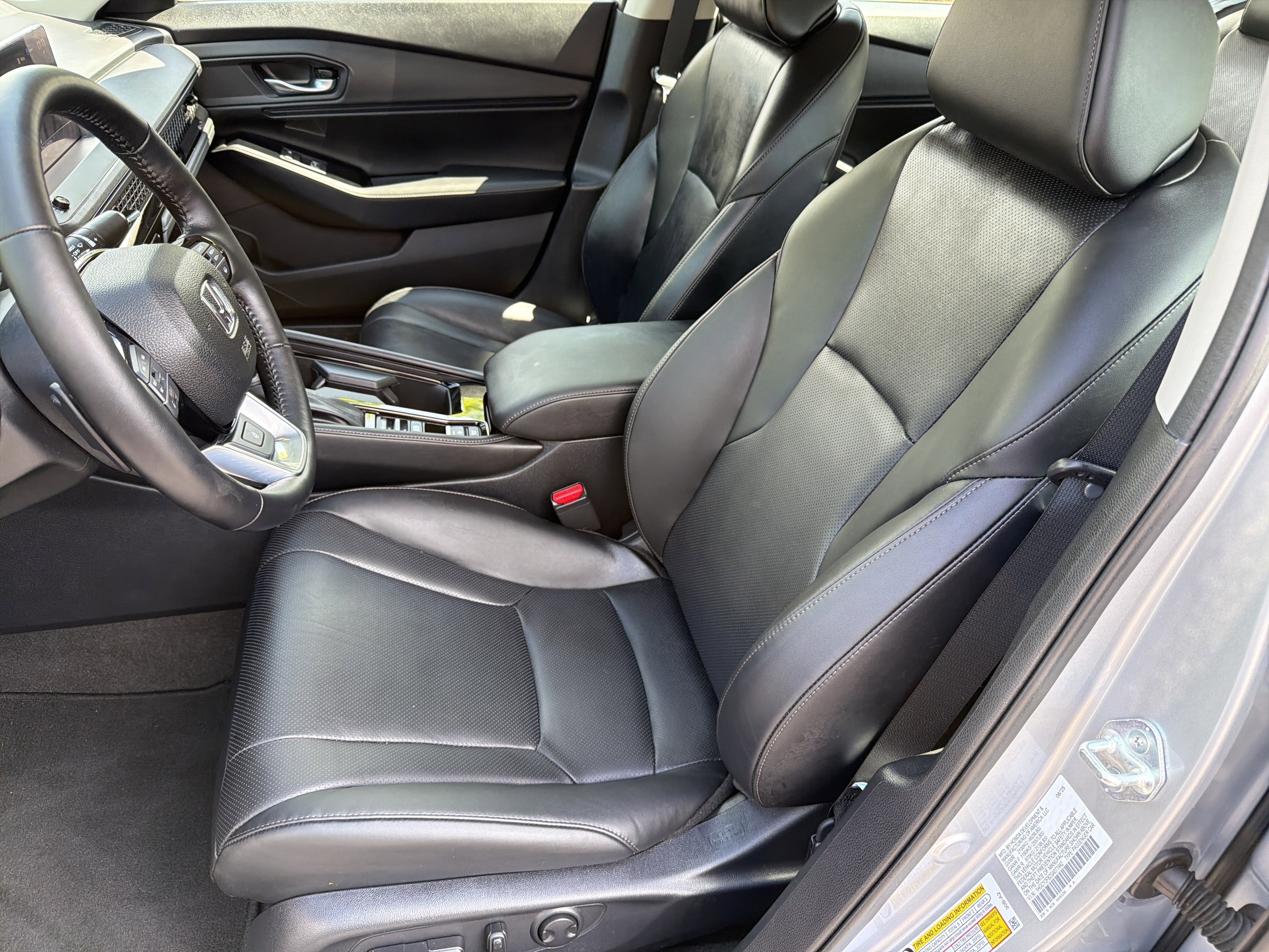 Certified Used 2025 Solar Silver Metallic Honda Touring image 14