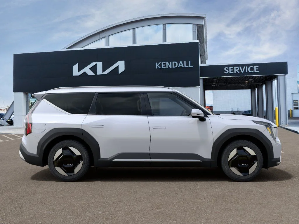 New 2026 Glacial White Pearl Kia Wind AWD image 7