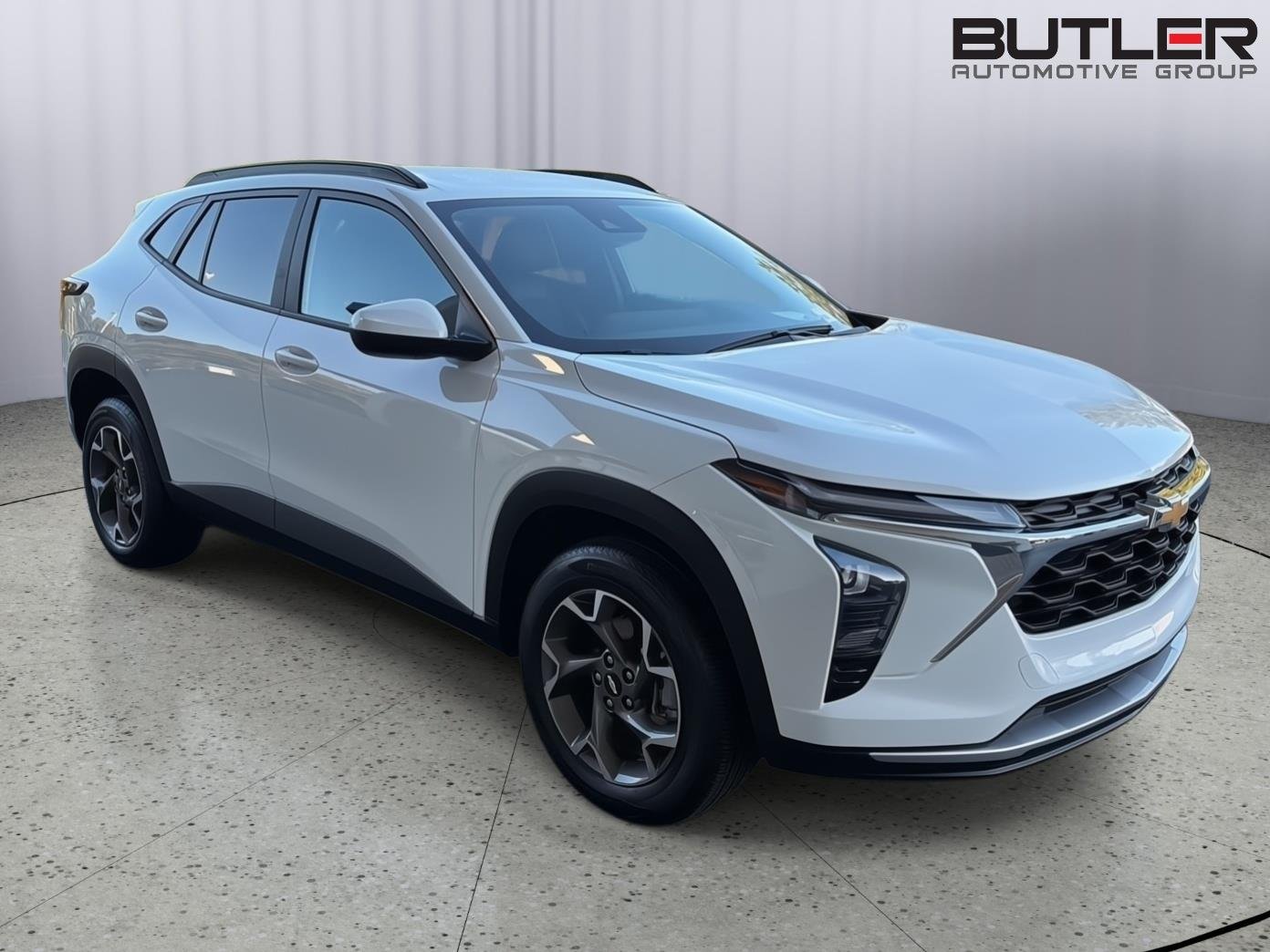 Used 2025 Summit White Chevrolet LT image 8