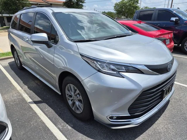 2023 Toyota Sienna XLE