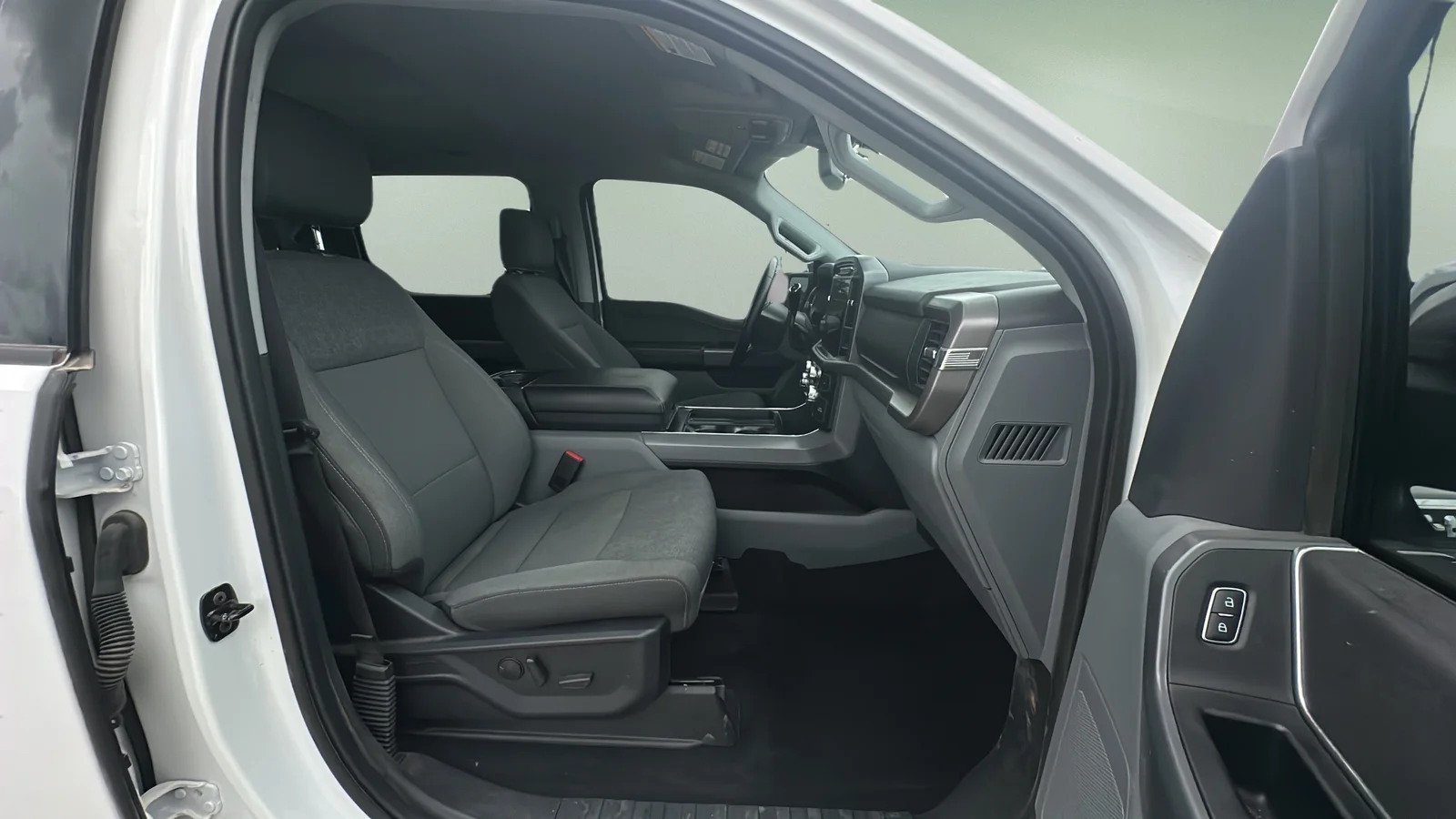 Used 2024 White Ford XLT image 17