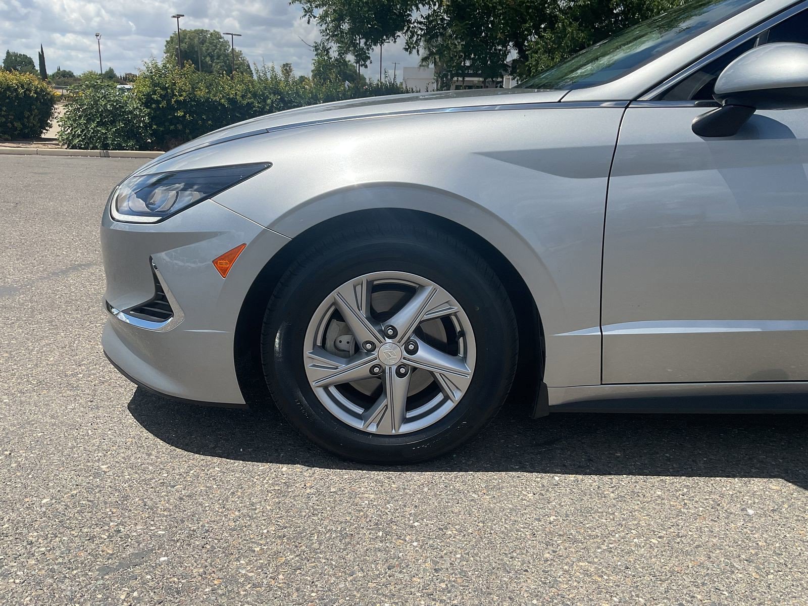 Used 2021 Shimmering Silver Pearl Hyundai SE image 9