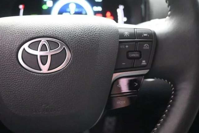 Used 2025 Ocean Toyota SE image 27