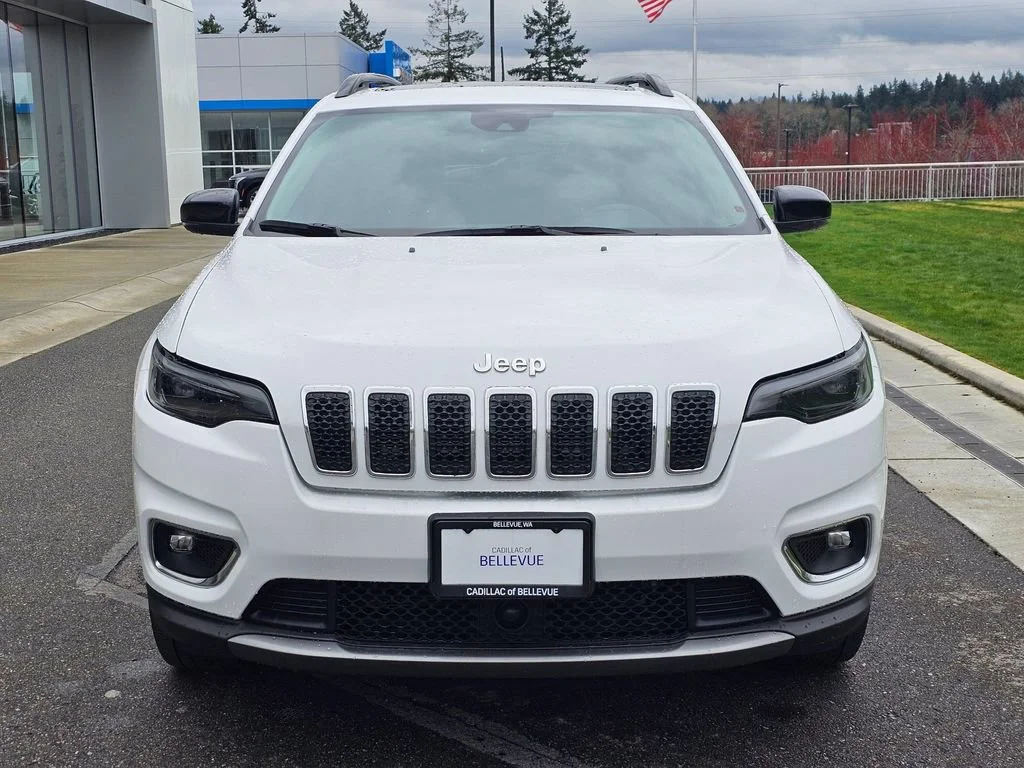 Used 2022  Jeep Limited image 8