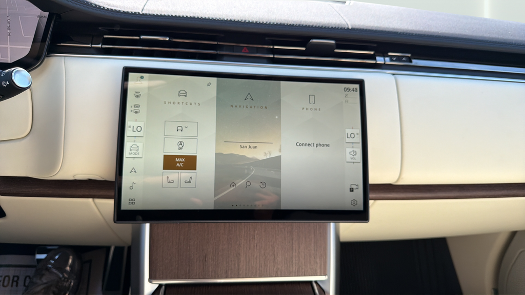 New 2026 Fuji White Land Rover SE image 22